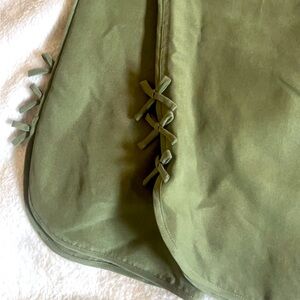 Marc Jacob’s - pants size small, 100% silk, in Color dark green